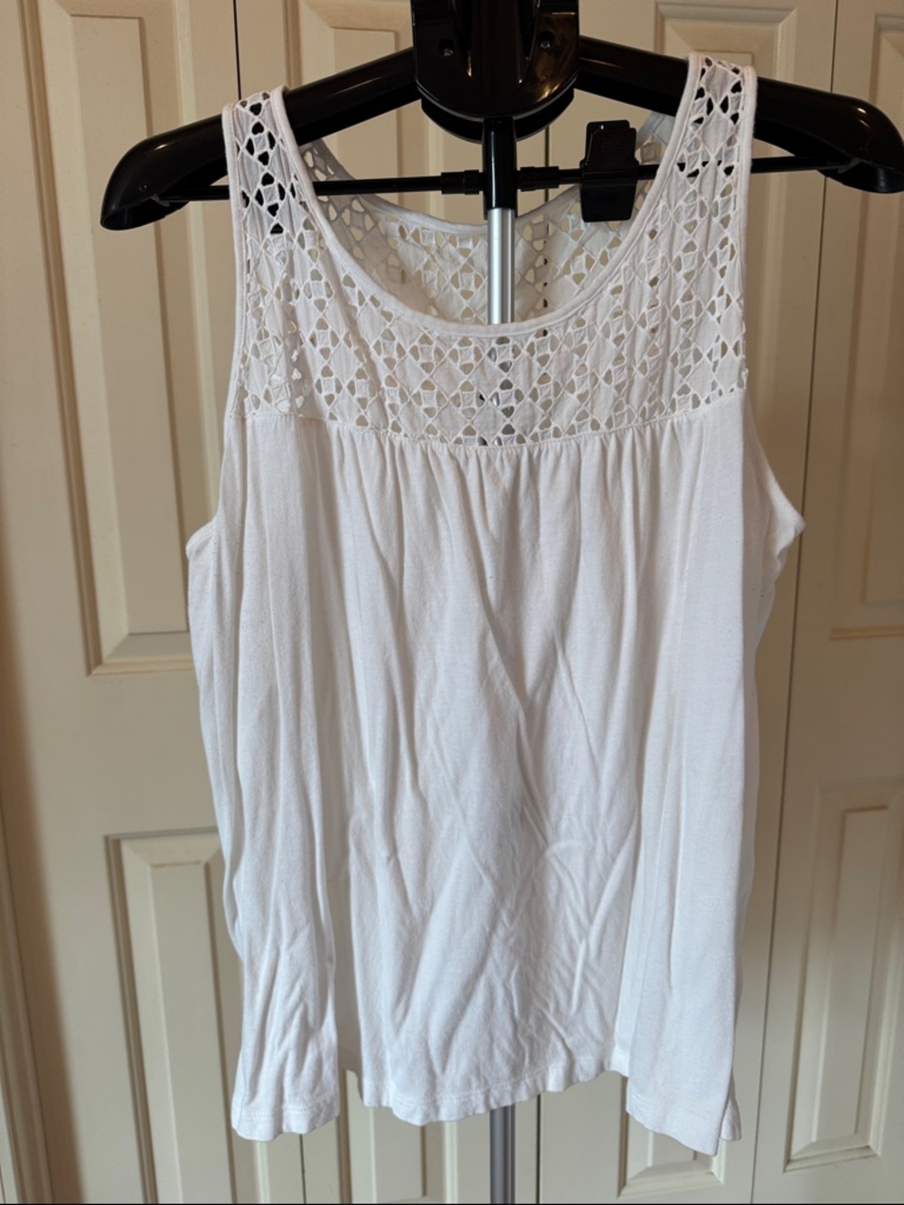 Old Navy White Crochet Yoke Sleeveless Tank Top